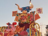 carnevale acireale sicilia carri allegorico grotteschi