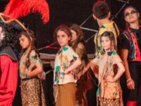 Allievi che recitano spettacol Peter Pan