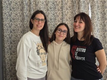 La costumista Maria Venera Patti, un'allieva della scuola ed Elena Ronsisvalle