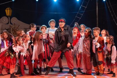 allievi che recitano Petr Pan
