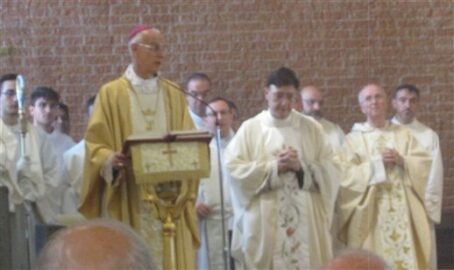 Monsignor Raspanti presiede celebrazione eucaristica