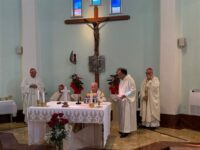 monsignor costanzo presiede la messa