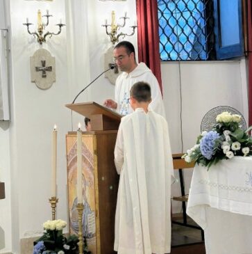Don Cannavò celebra la messa