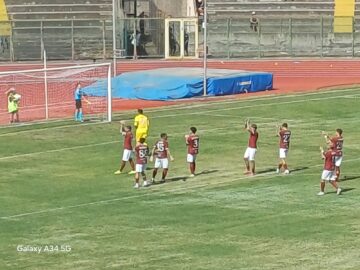 I granata salutano i tifosi a fine partita