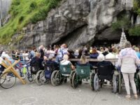 disabili in pellegrinaggio a Lourdes