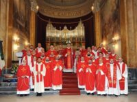 Monsignor Raspanti con parroci della diocesi acese e di Catania
