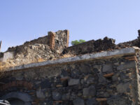 Frammento edificio diroccato demolizione chiesa Capo Mulini