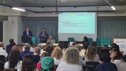 Acireale consegna targa bollini rosa