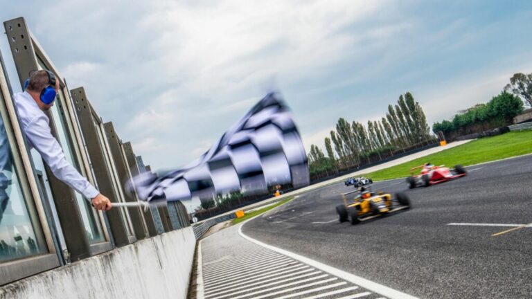La F2 è azzurra: Fornaroli campione del mondo