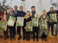 Sinagra i relatori con il calendario della Pro loco
