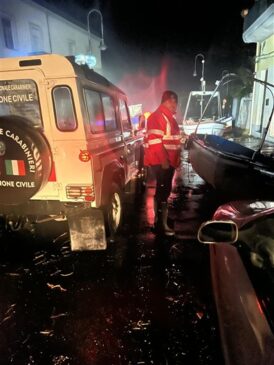 Volontari dell'associazione carabinieri in azione