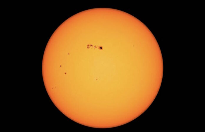 Macchia solare AR 4366_2r