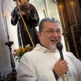 Vescovo mons Alessandro Damiano