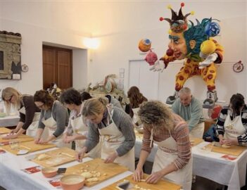 le Cesarine preparazione pasta di Carnevale