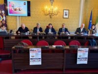 Lions Acireale conferenza su Panciroli tavolo