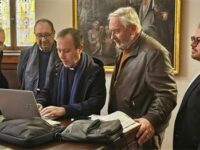 al centro don Angelo Milone alla firma del contratto