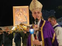 vescovo Raspanti nella processione aux flambeaux