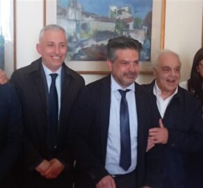Al centro il maestro Musumeci