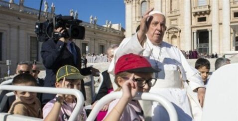 Papa Francesco tra la gente