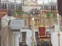 Padre Cipriano celebra Messa