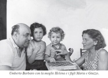 Umberto Barbaro con moglie e figli