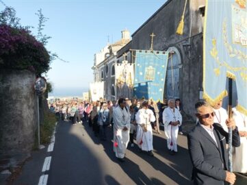 Una processione mariana