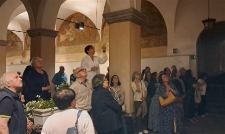 Carmela Cappa illustra gli affreschi