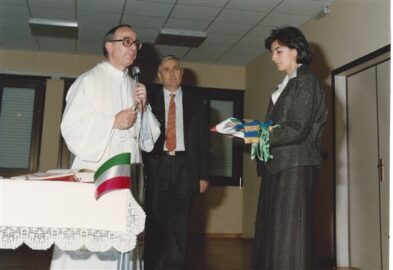 Padre Cavallaro all'inaugurazione scuola media Viagrande