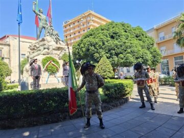 Piazza Garibaldi omaggio ai caduti