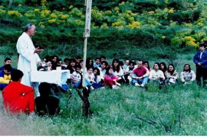 padre Cavallaro e i giovani di Viagrande