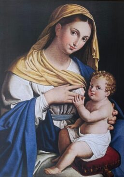 Santa Maria delle Grazie: Madonna con Bambino in un gesto di tenerezza e protezione