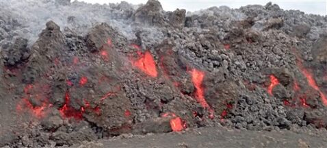 Etna in eruzione colata lavica