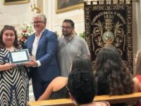 La vincitrice Martina Tarda premiata dal sindaco Raciti