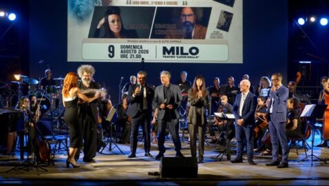 Milo, sul palco a fine spettacolo