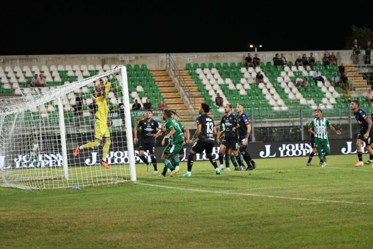 Calcio Catania / A Monopoli non arriva la reazione: 2-0 e secondo ko. Longo: «Serve più fame»