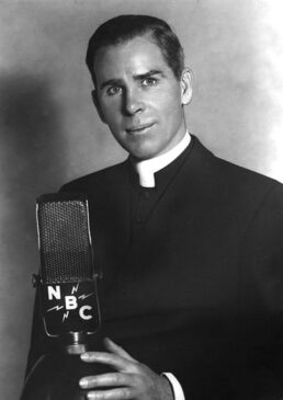 Mons Fulton Sheen ai microfoni della NBC