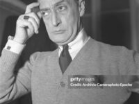 Totò medita sulla somma che fa il totale