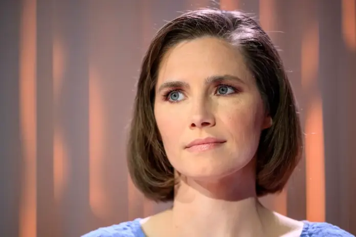 amanda knox cartwheel amanda knox cartwheel