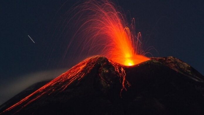 eruzione vulcano Etna foto parco delletna
