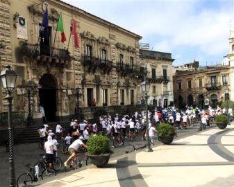 PLatanBici attraversa il centro storico di Acireale