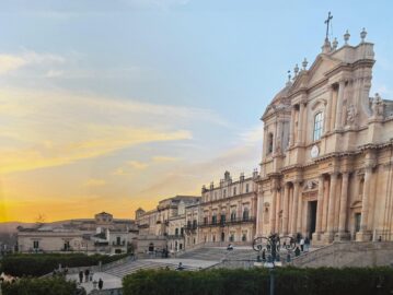 mostra noto bella mul&eacute; tramonto