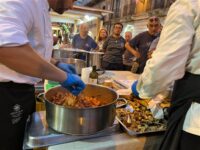 show cooking sulla pasta alla Norma