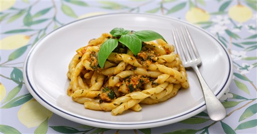 Busiate con pesto alla trapanese Busiate con pesto alla trapanese