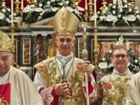 Cardinale Romeo col vescovo Raspanti e monsignor Russo