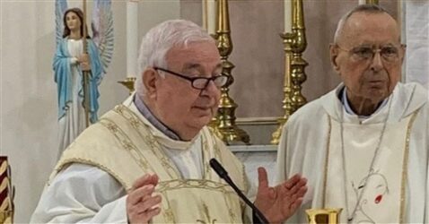 don Giuseppe Arcidiacono celebra messa