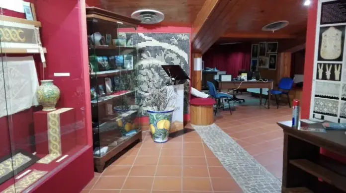 i preziosi ricami esposti al museo del filato i preziosi ricami esposti al museo del filato