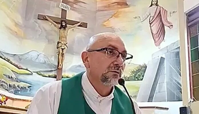 sacerdote ucciso dalla caduta di una croce sacerdote ucciso dalla caduta di una croce